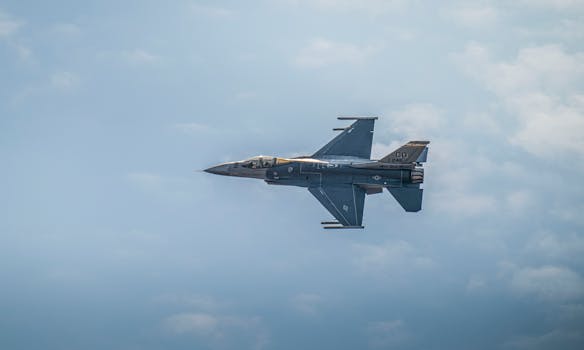 Francie bojuje proti pašerákům: Zadržuje čluny migrantů!