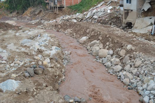 Sesuv skládky v Letohradu: Ekologická katastrofa mění řeku